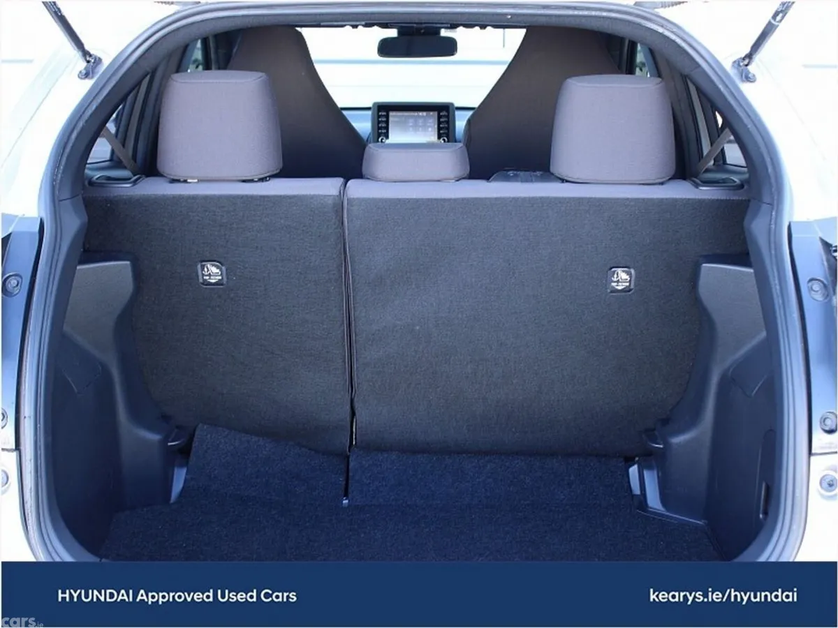 Toyota Yaris Hatchback, Petrol Hybrid, 2021, Silver
