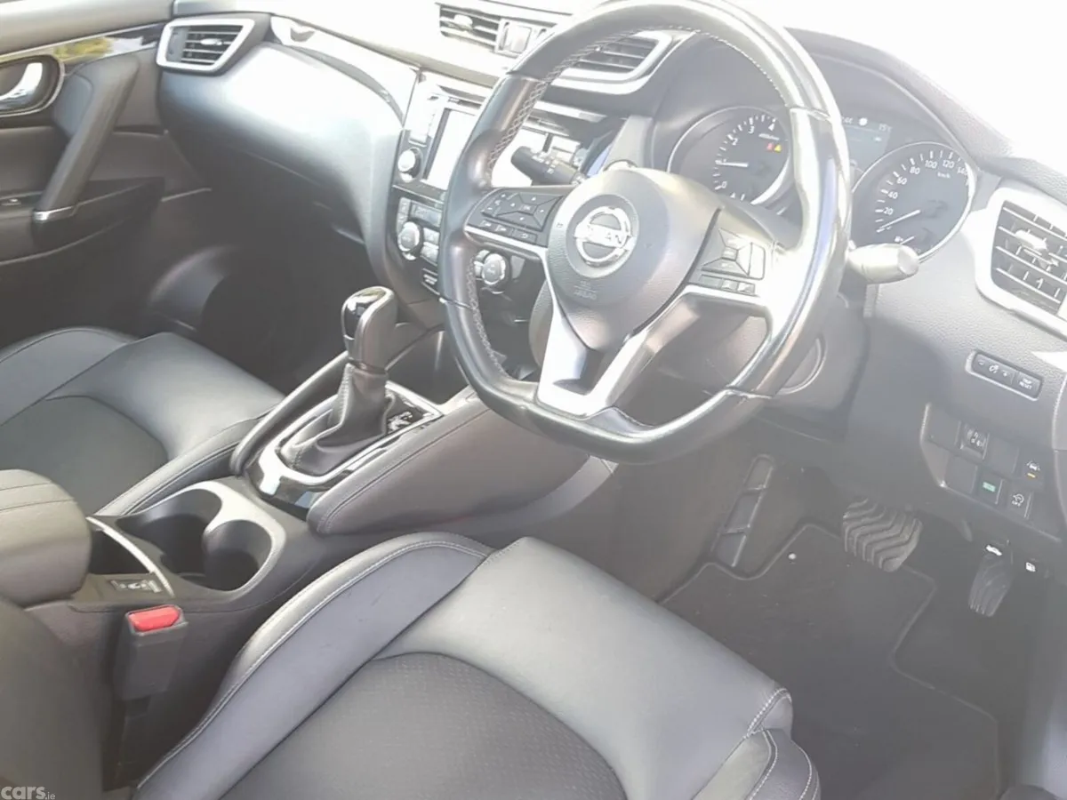 Nissan Qashqai SUV, Petrol, 2020, Red