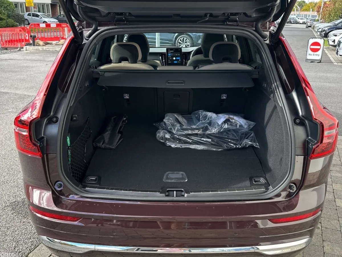 Volvo XC60 SUV, Petrol Plug-in Hybrid, 2026, Red