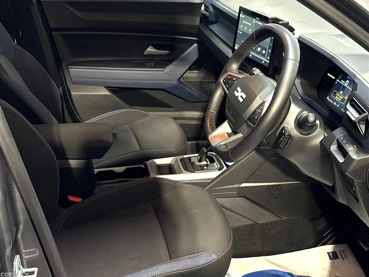 Dacia Duster SUV, Petrol Hybrid, 2026, Grey