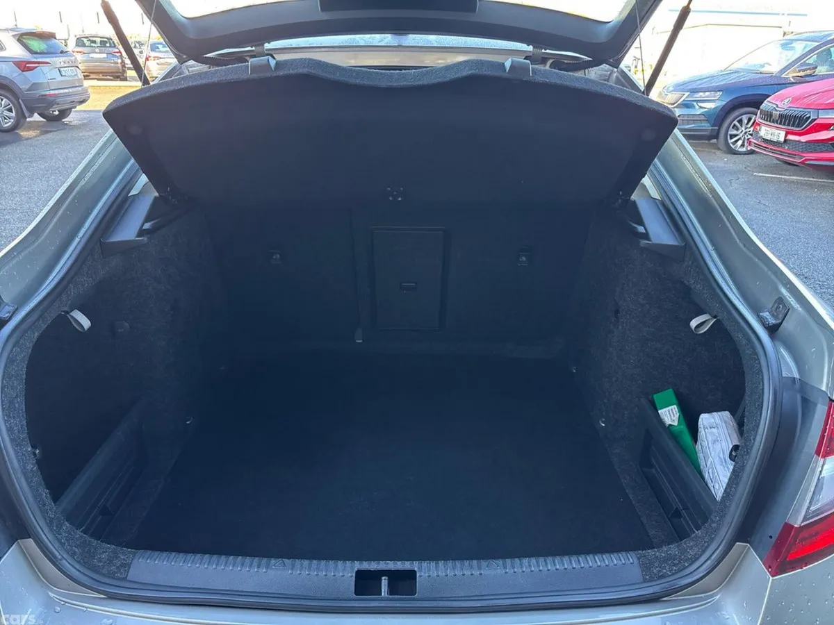 Skoda Octavia Saloon, Petrol, 2018, Grey