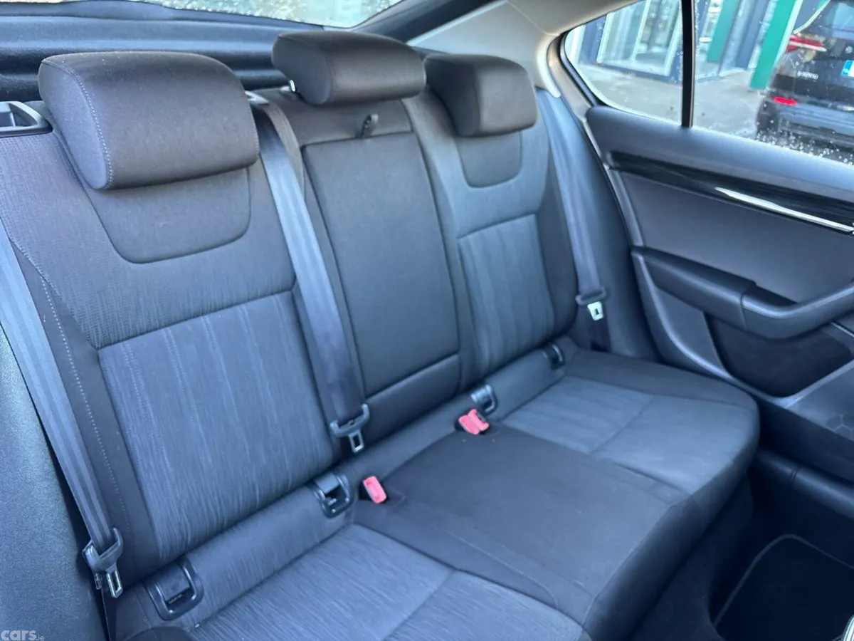 Skoda Octavia Saloon, Petrol, 2018, Grey
