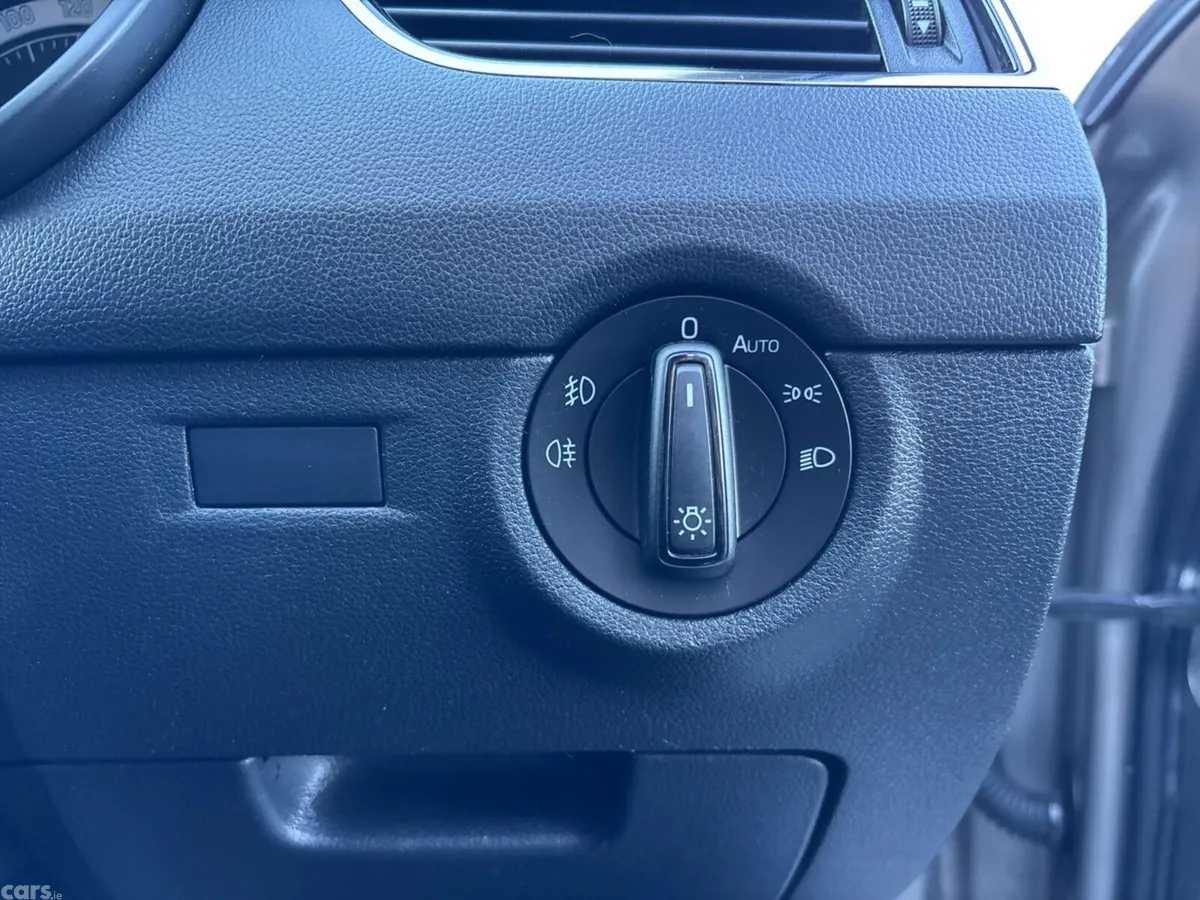 Skoda Octavia Saloon, Petrol, 2018, Grey