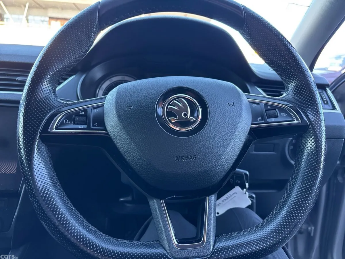 Skoda Octavia Saloon, Petrol, 2018, Grey