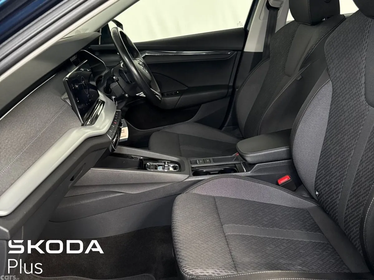 Skoda Octavia Saloon, Diesel, 2022, Blue