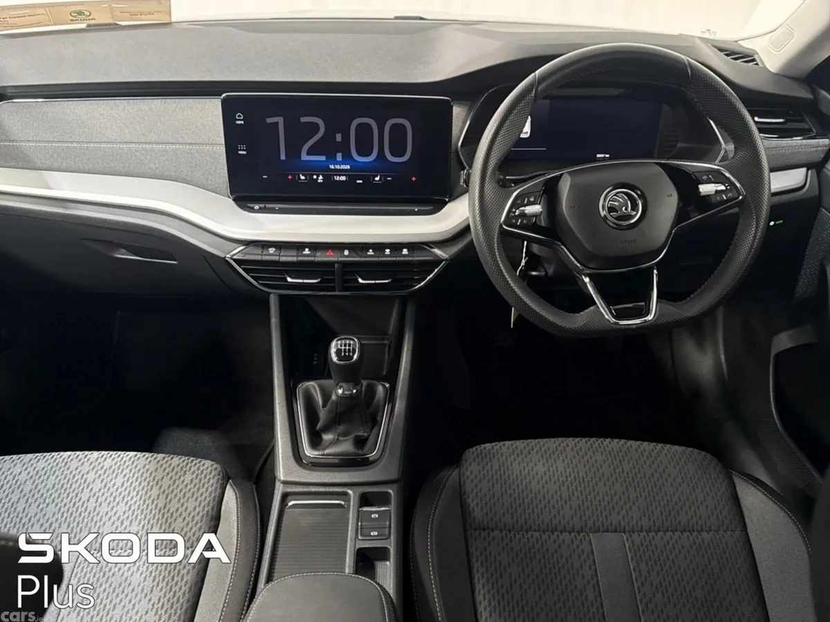 Skoda Octavia Estate, Petrol, 2023, Blue