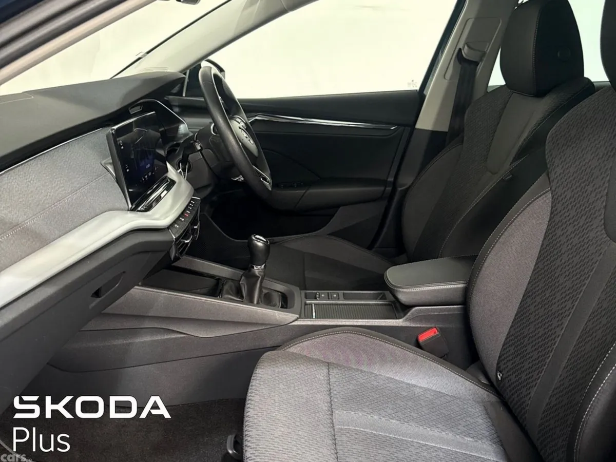Skoda Octavia Estate, Petrol, 2023, Blue