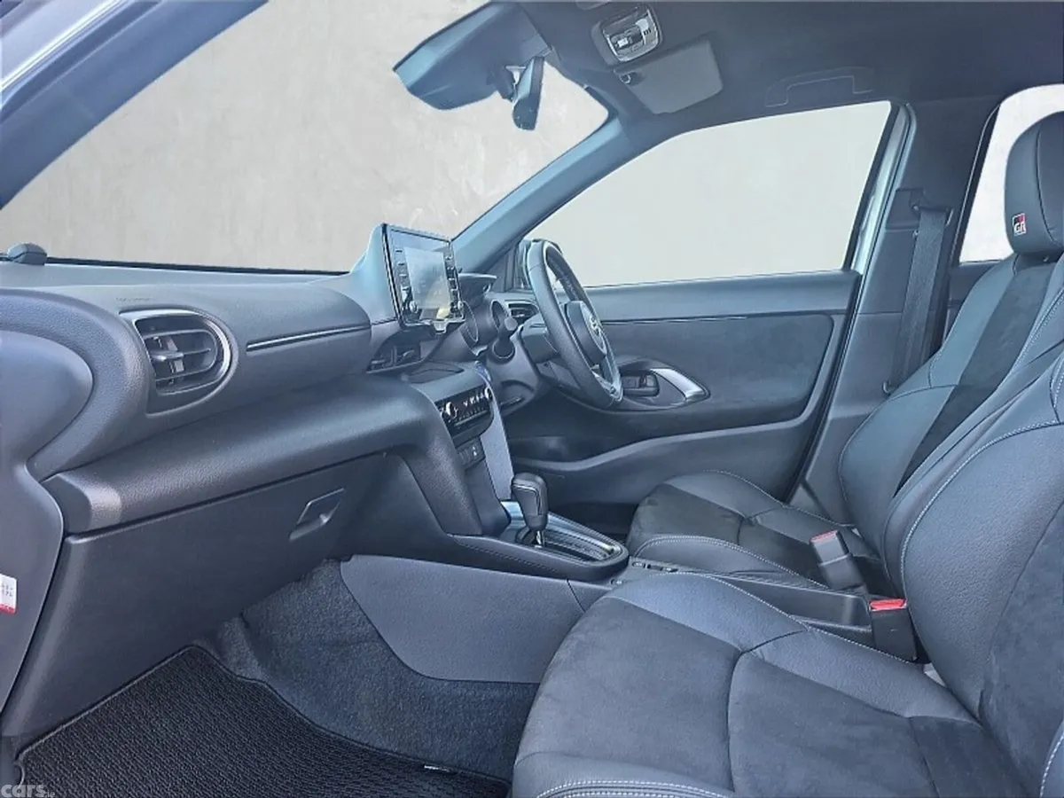Toyota Yaris Cross SUV, Petrol Hybrid, 2023, Silver