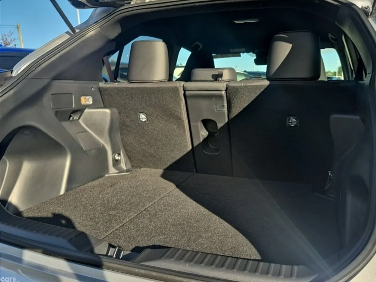Toyota Yaris Cross SUV, Petrol Hybrid, 2023, Silver