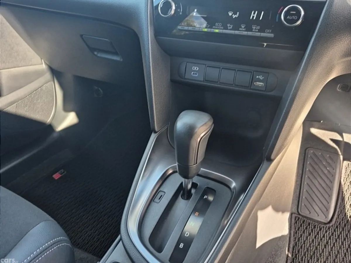 Toyota Yaris Cross SUV, Petrol Hybrid, 2023, Silver