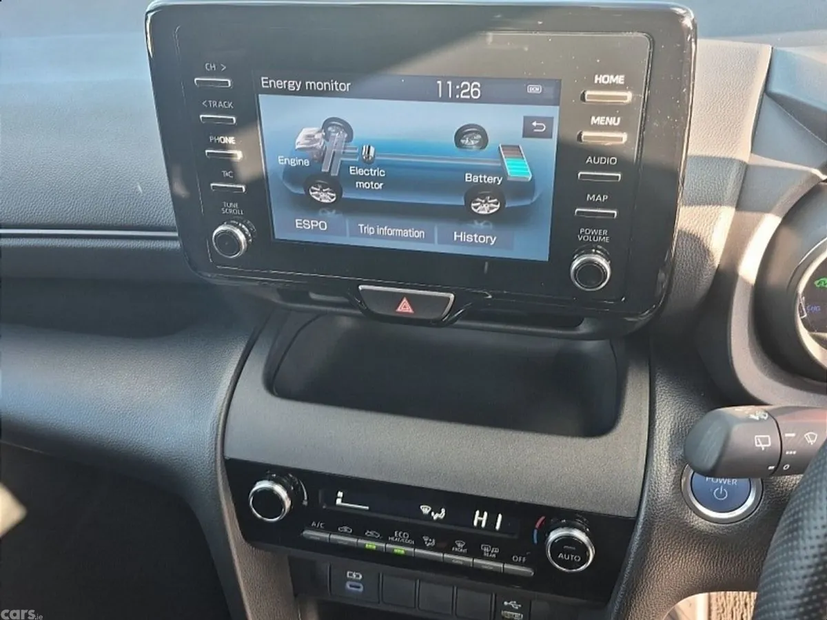 Toyota Yaris Cross SUV, Petrol Hybrid, 2023, Silver