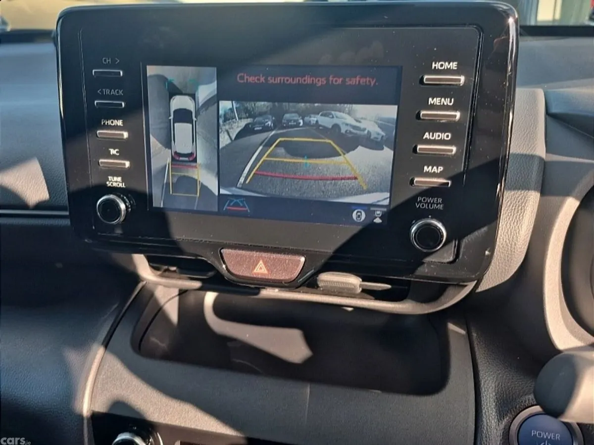 Toyota Yaris Cross SUV, Petrol Hybrid, 2023, Silver