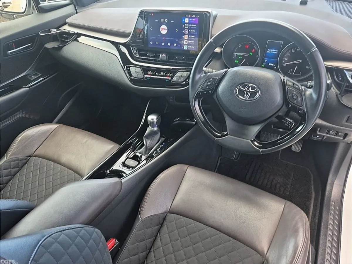 Toyota C-HR SUV, Petrol Hybrid, 2018, White