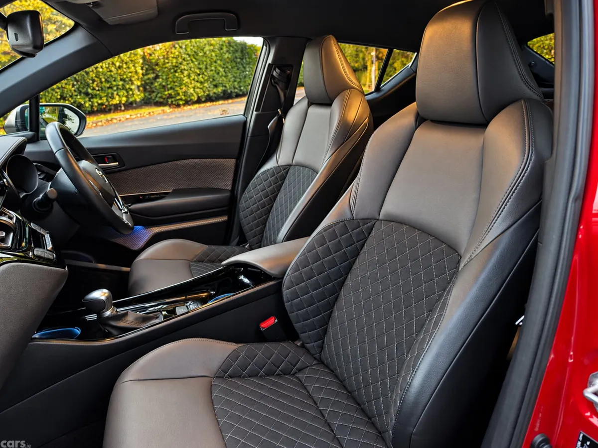 Toyota C-HR SUV, Petrol Hybrid, 2019, Red