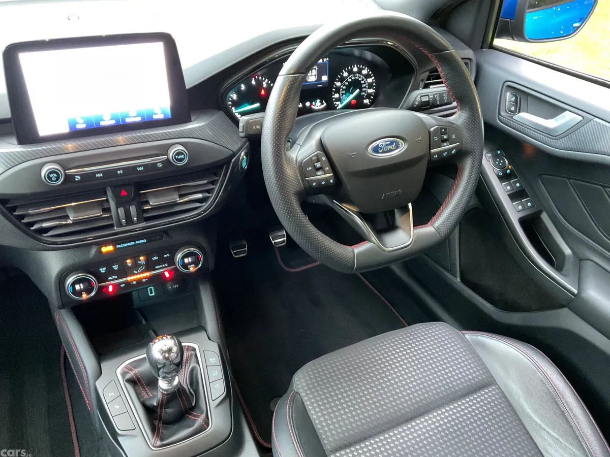 Ford Focus Hatchback, Petrol, 2020, Blue