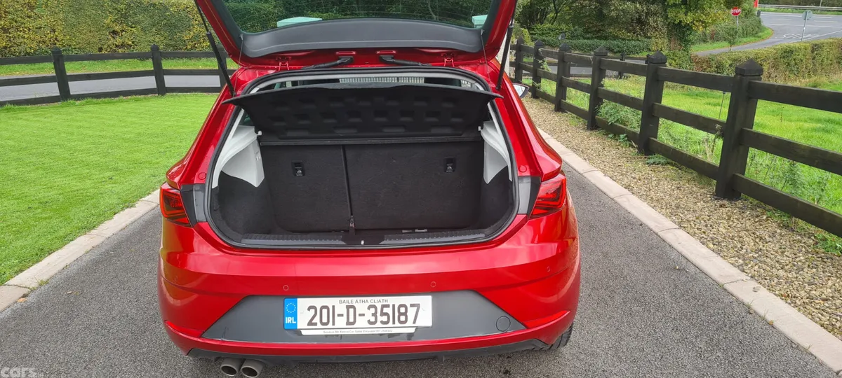 SEAT Leon Hatchback, Petrol, 2020, Red