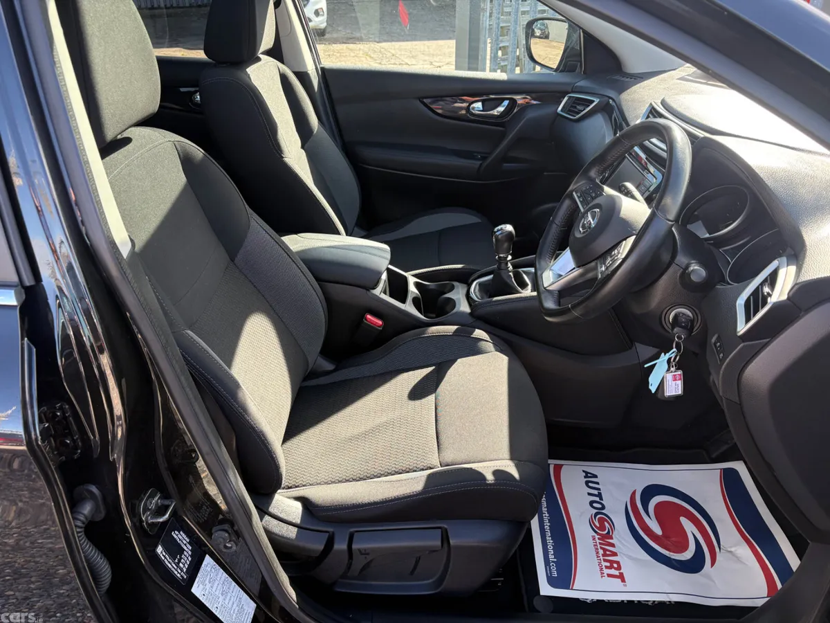 Nissan Qashqai MPV, Petrol, 2020, Black