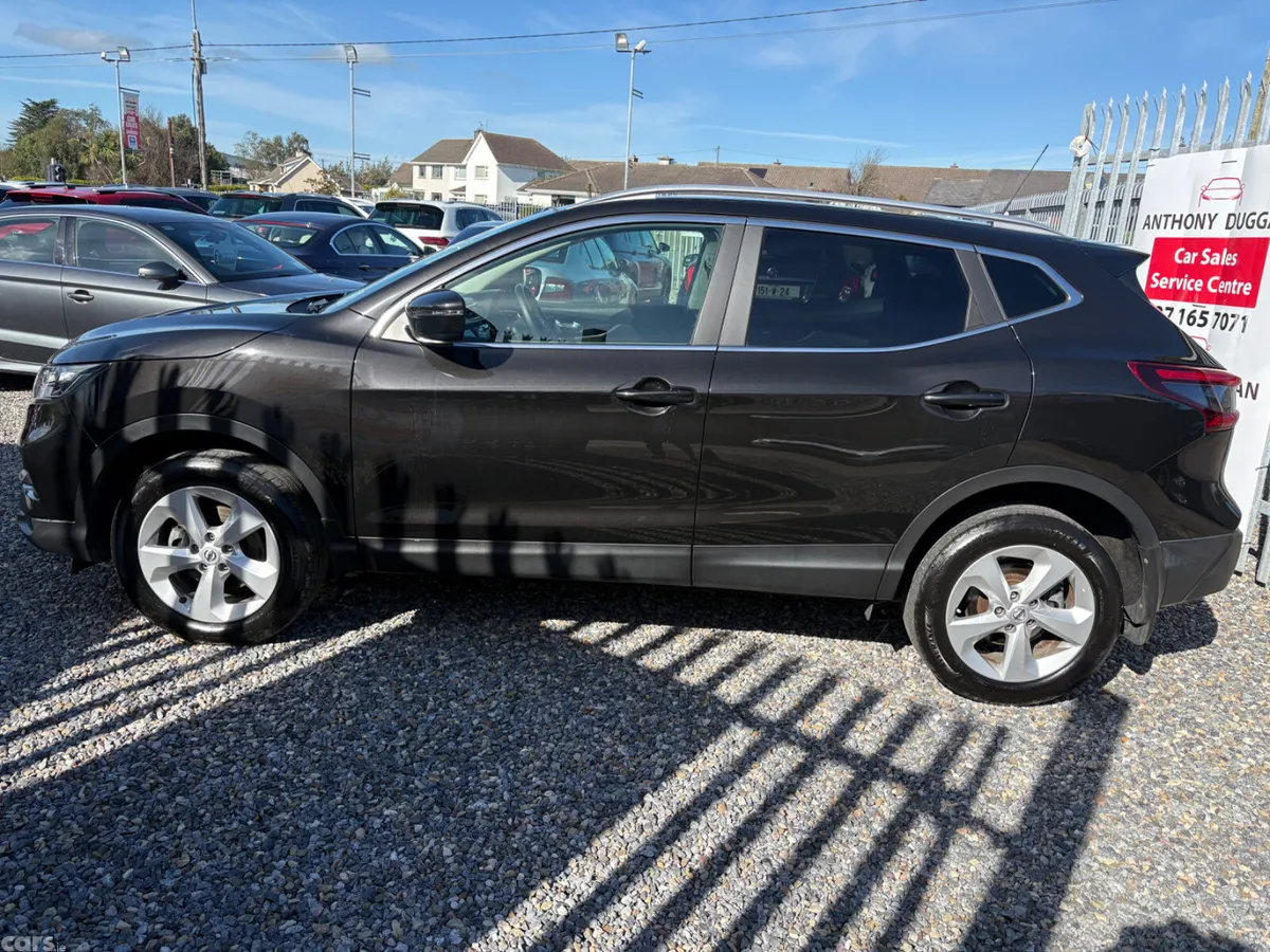 Nissan Qashqai MPV, Petrol, 2020, Black