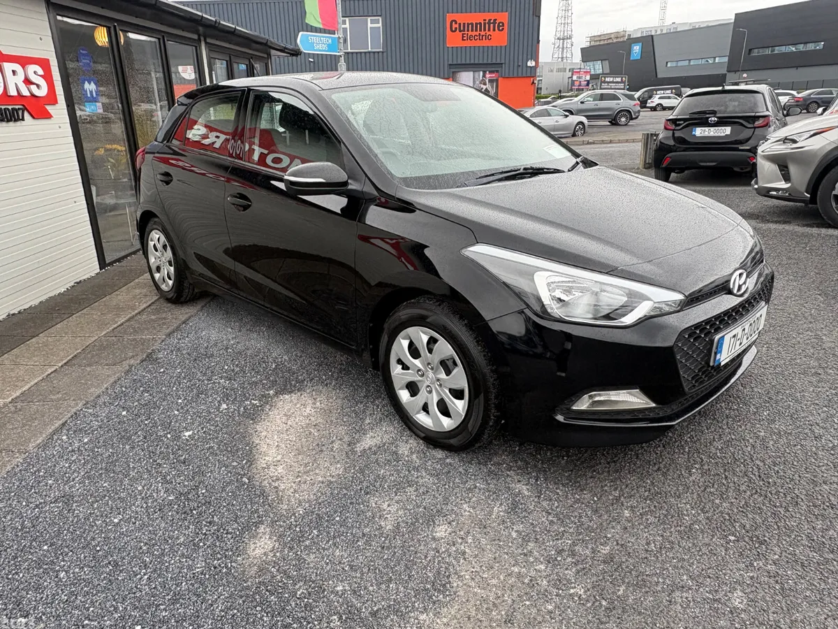 Hyundai i20 Hatchback, Petrol, 2017, Black