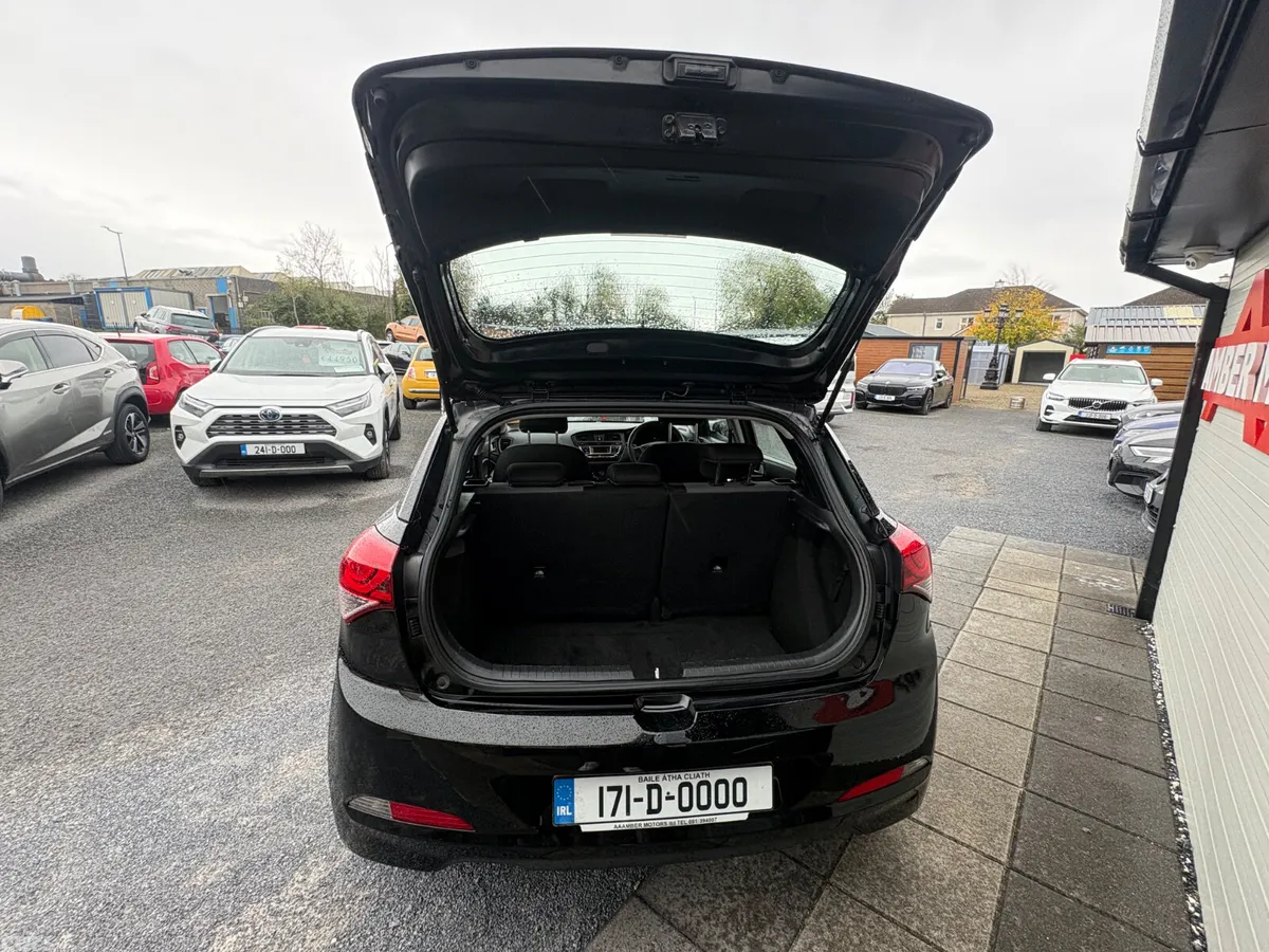 Hyundai i20 Hatchback, Petrol, 2017, Black