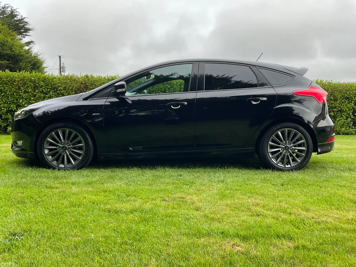 Ford Focus Hatchback, Diesel, 2017, Black