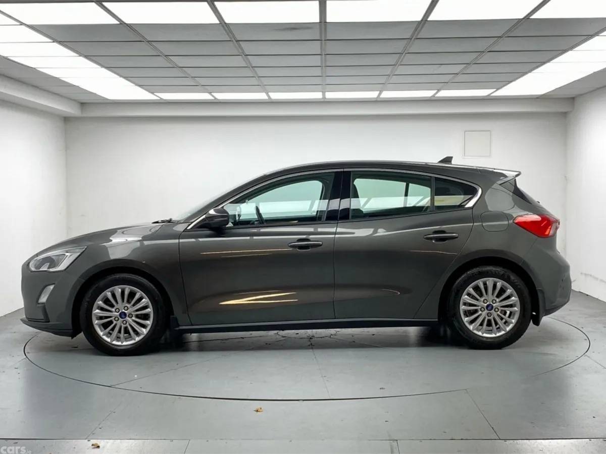 Ford Focus Hatchback, Petrol, 2019, Grey
