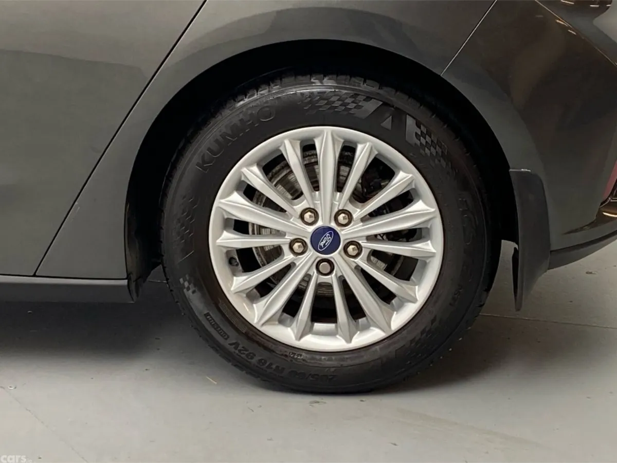 Ford Focus Hatchback, Petrol, 2019, Grey