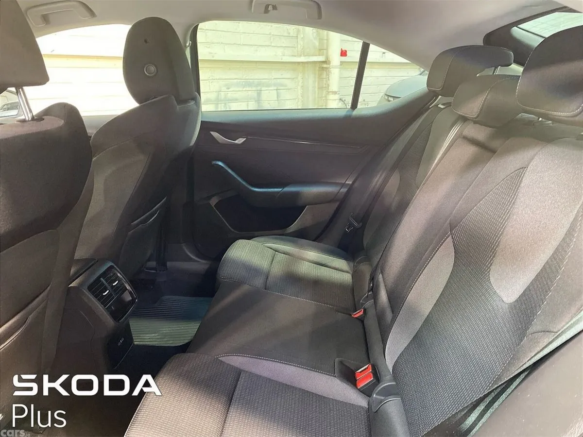 Skoda Octavia Saloon, Diesel, 2026, Grey