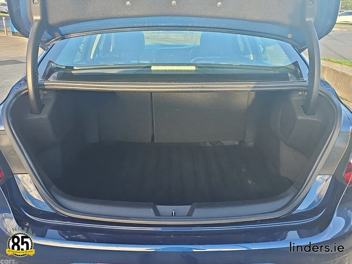 Renault Megane Saloon, Petrol, 2020, Blue