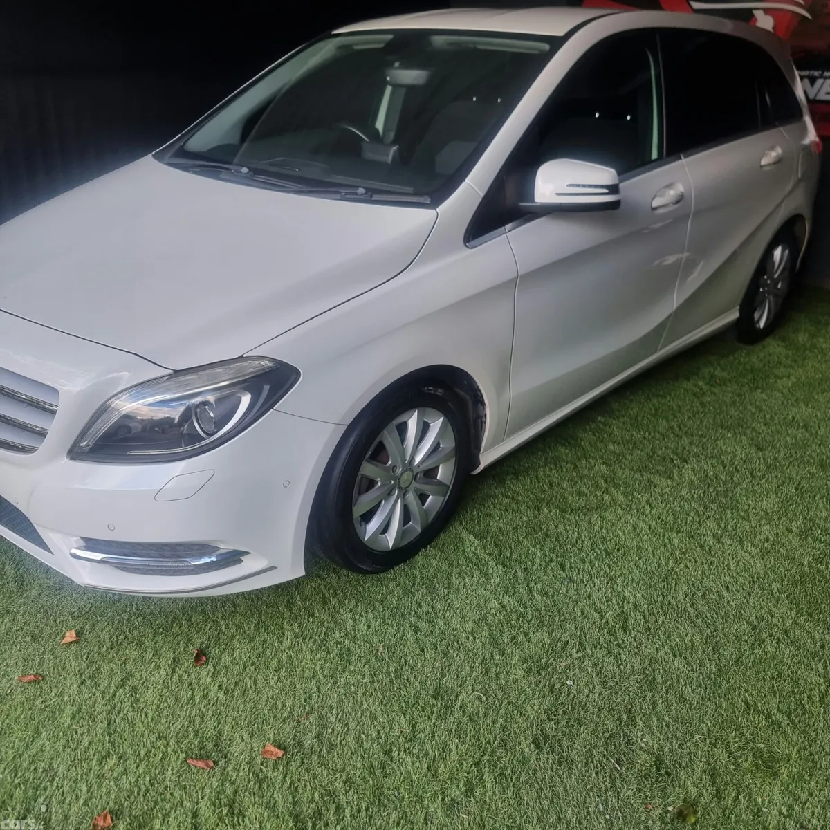 Mercedes-Benz B-Class Hatchback, Petrol, 2014, White