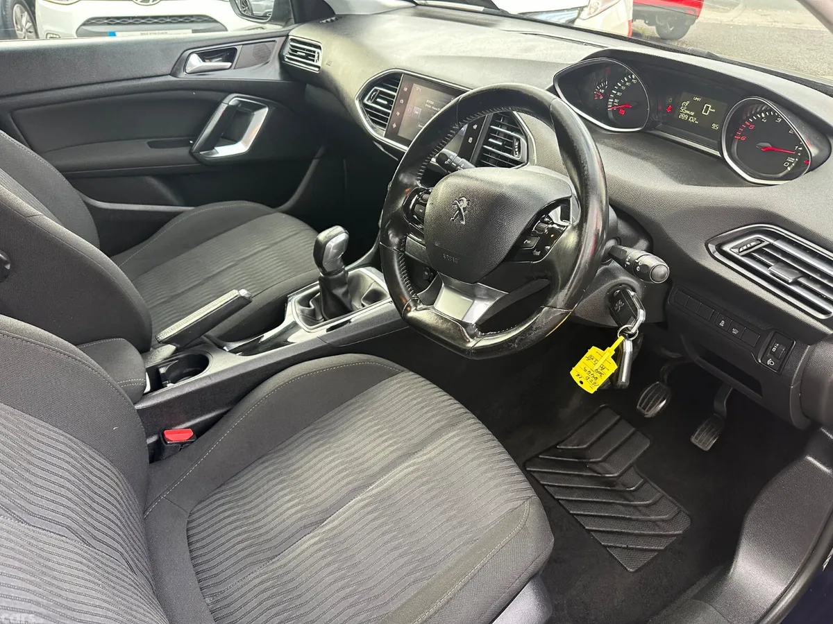 Peugeot 308 Hatchback, Diesel, 2016, Blue