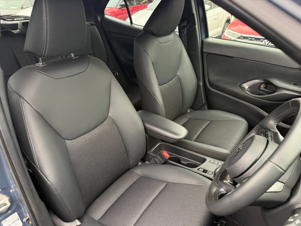 Toyota Yaris Cross SUV, Petrol Hybrid, 2025, Grey