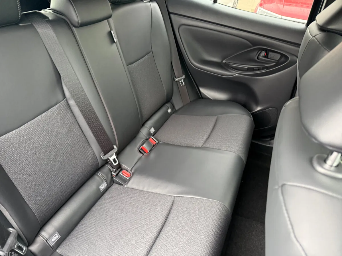 Toyota Yaris Cross SUV, Petrol Hybrid, 2025, Grey