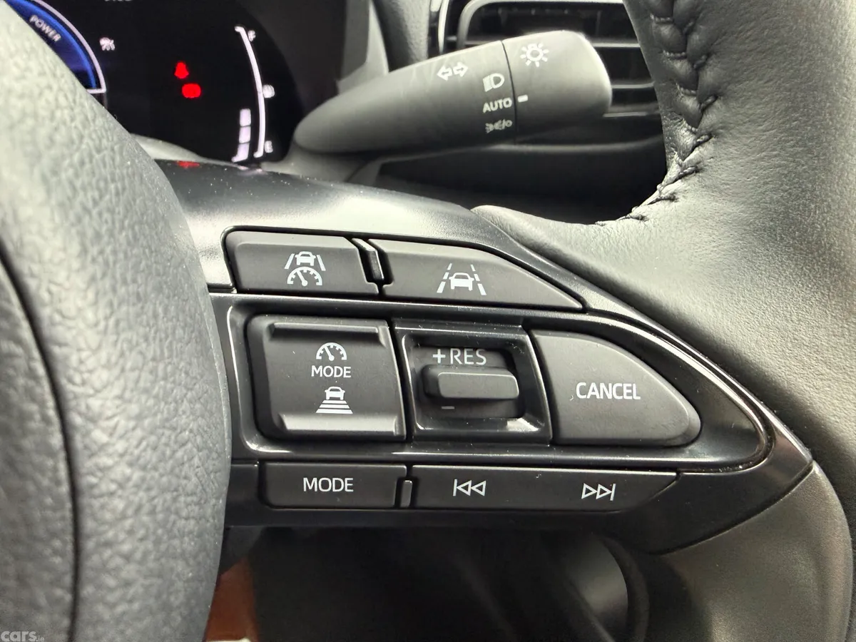 Toyota Yaris Cross SUV, Petrol Hybrid, 2025, Grey