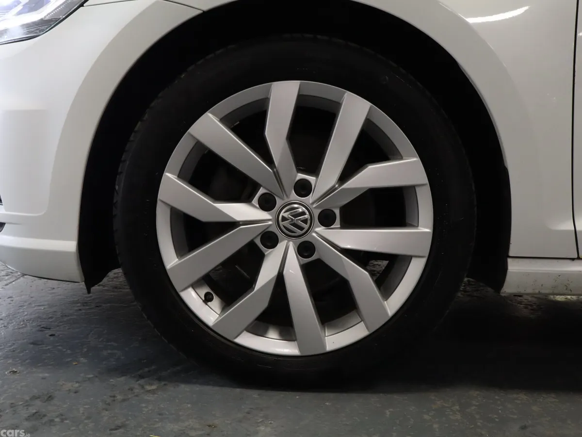 Volkswagen Golf Hatchback, Petrol, 2018, White