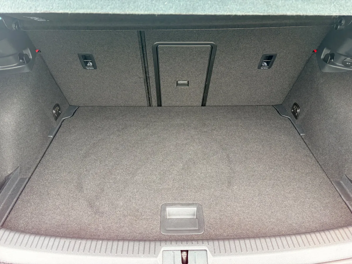 Volkswagen Golf Estate, Petrol, 2016, Red