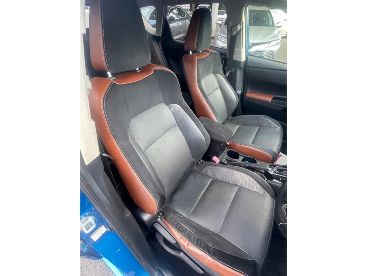 Toyota Auris Hatchback, Petrol, 2015, Blue