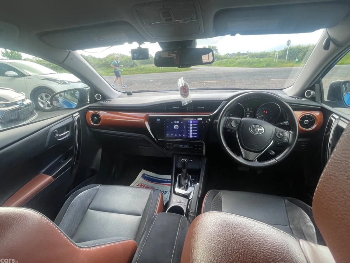 Toyota Auris Hatchback, Petrol, 2015, Blue