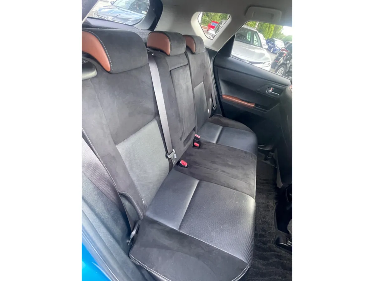 Toyota Auris Hatchback, Petrol, 2015, Blue