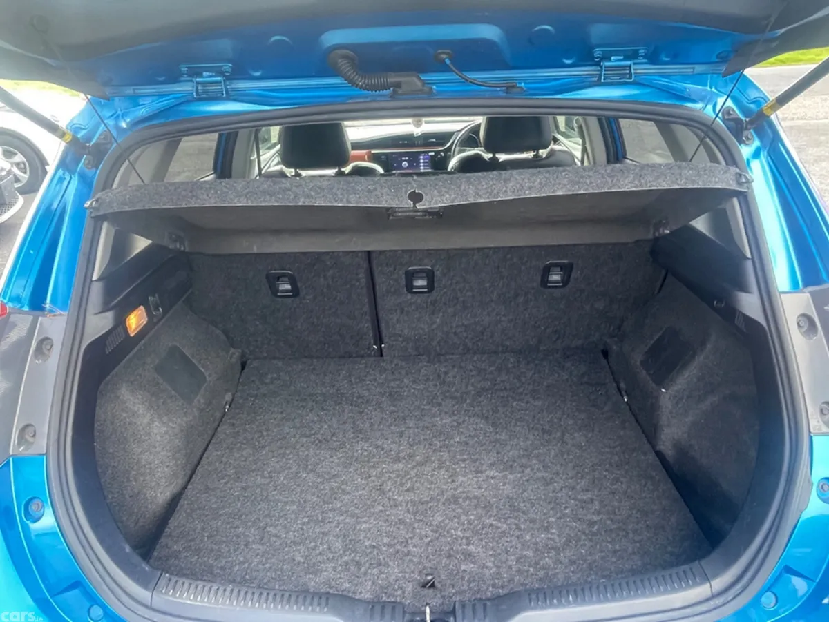 Toyota Auris Hatchback, Petrol, 2015, Blue