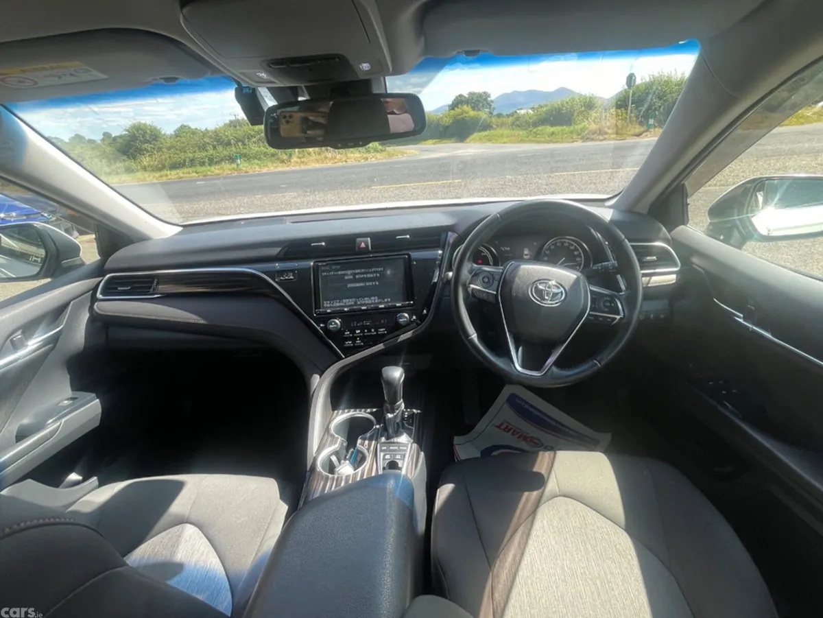 Toyota Camry Saloon, Petrol Hybrid, 2018, White
