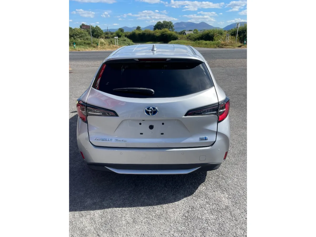 Toyota Corolla Estate, Petrol Hybrid, 2019, Silver