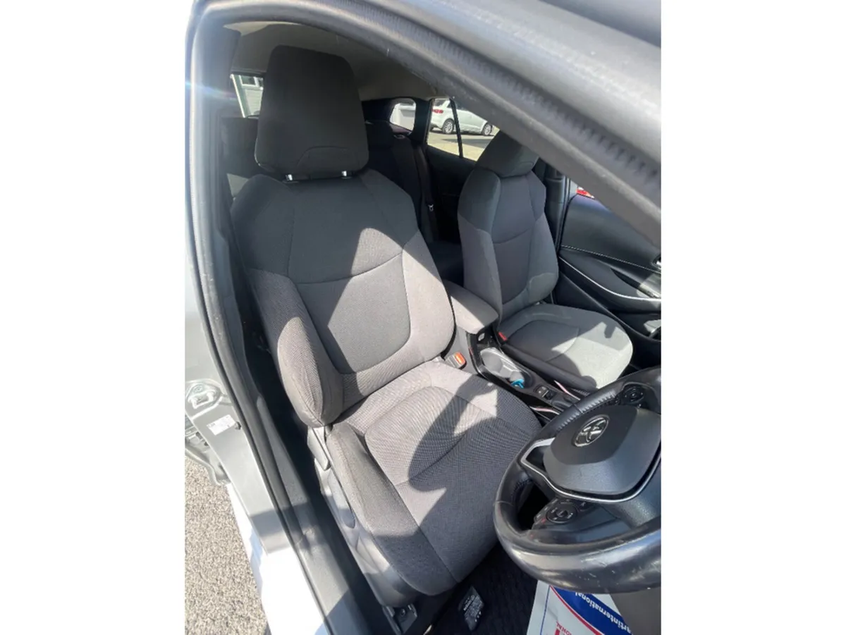 Toyota Corolla Estate, Petrol Hybrid, 2019, Silver
