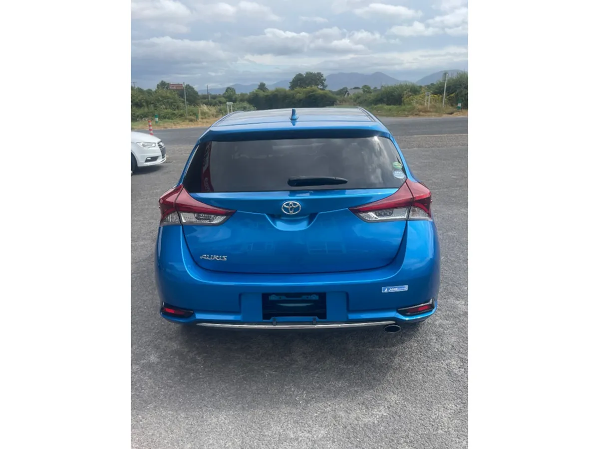 Toyota Auris Hatchback, Petrol, 2015, Blue