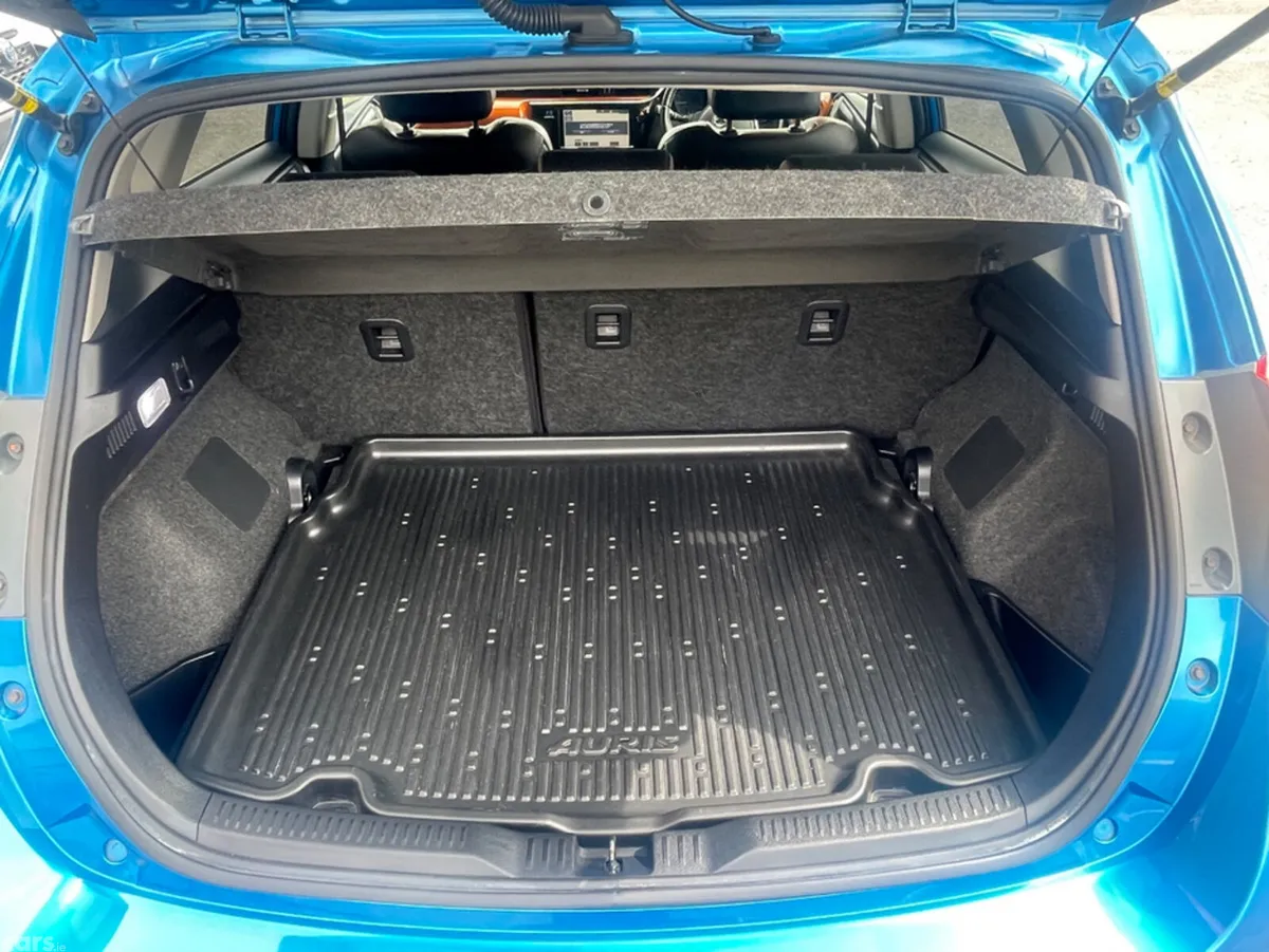 Toyota Auris Hatchback, Petrol, 2015, Blue