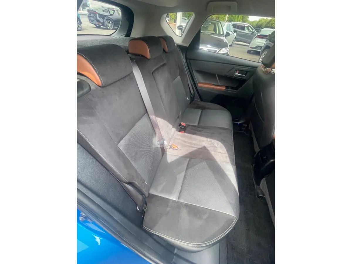 Toyota Auris Hatchback, Petrol, 2015, Blue