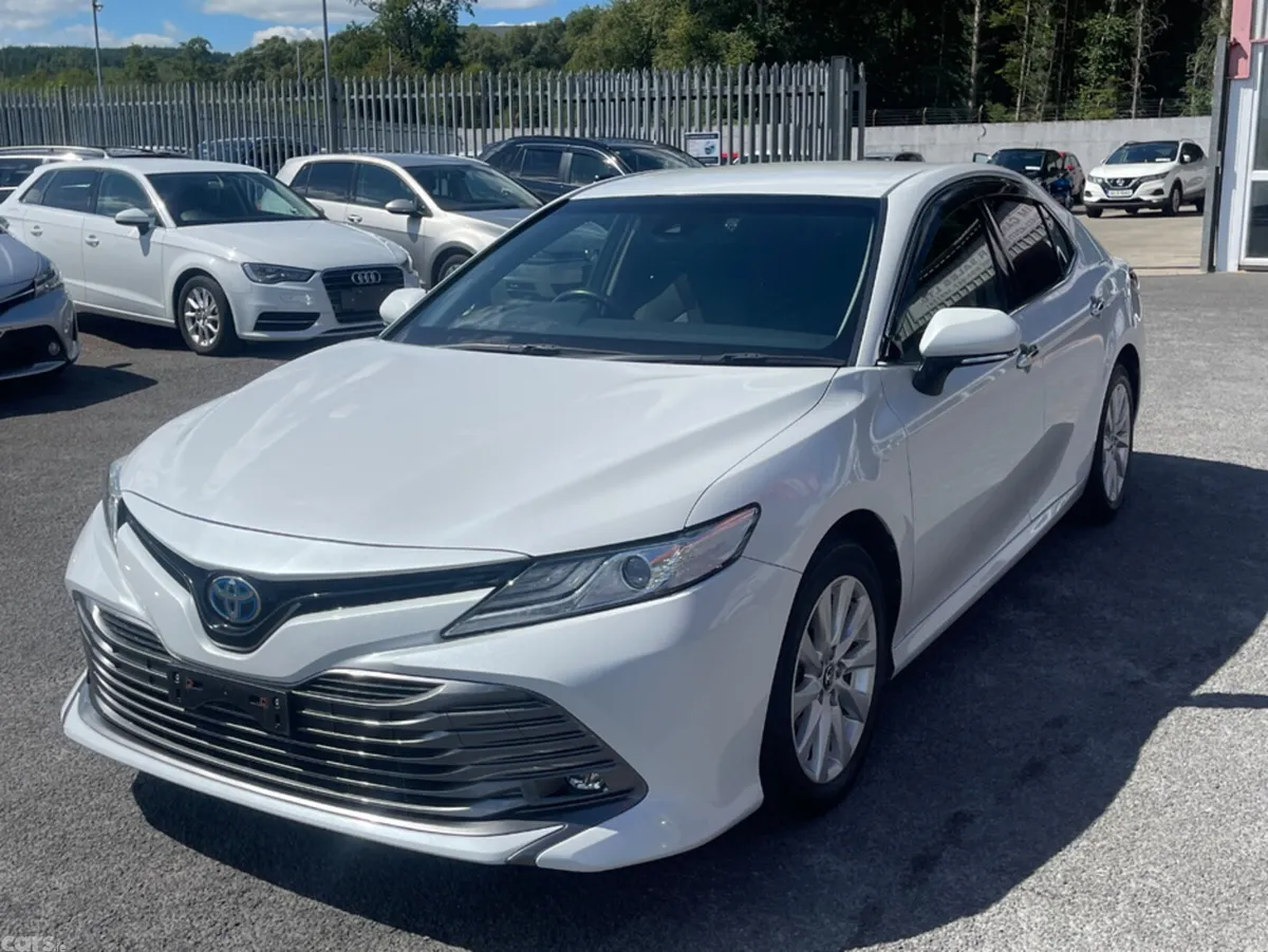 Toyota Camry Saloon, Petrol Hybrid, 2018, White