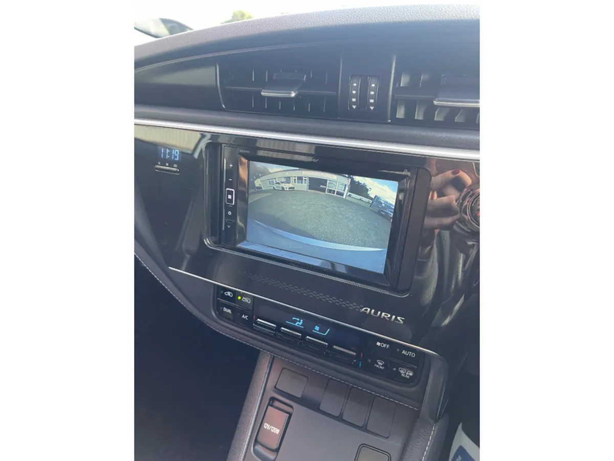Toyota Auris Hatchback, Petrol Hybrid, 2018, Silver