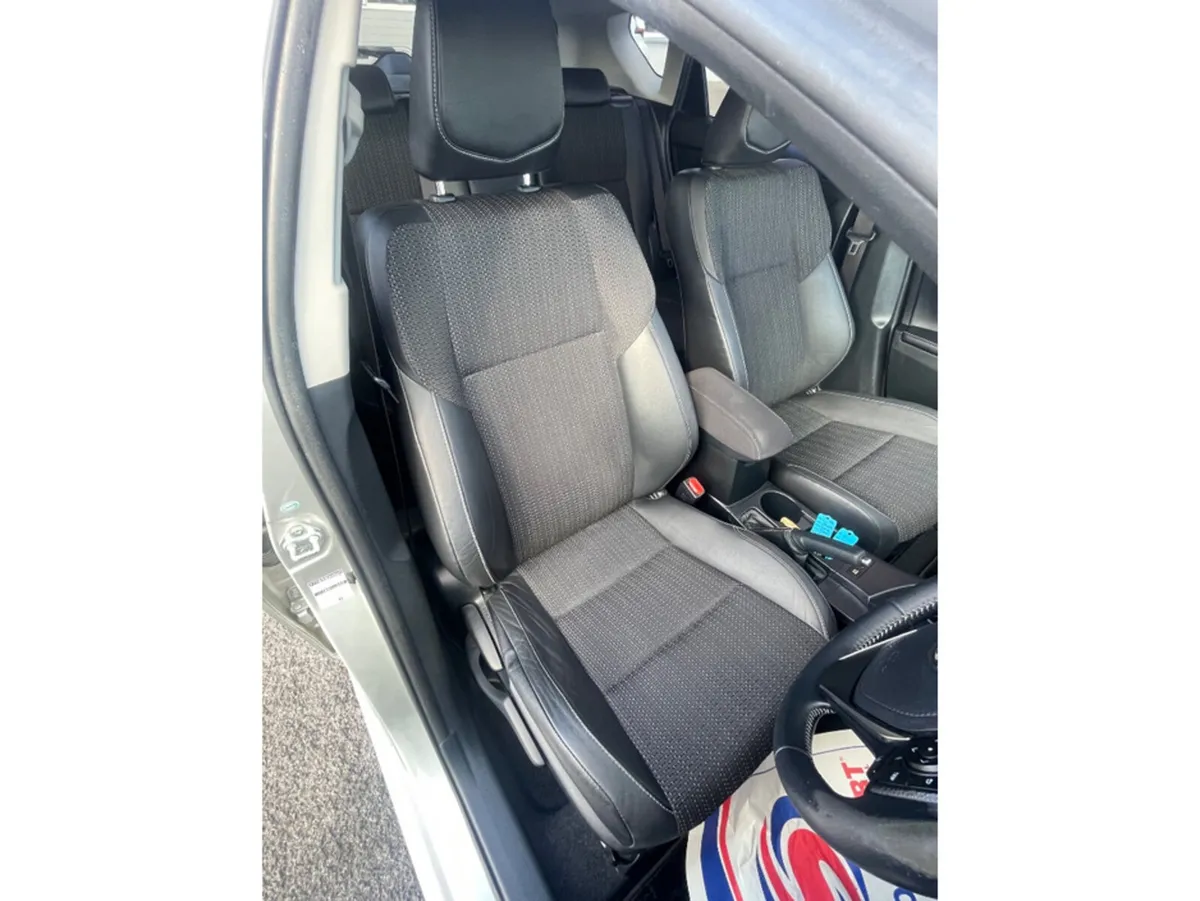 Toyota Auris Hatchback, Petrol Hybrid, 2018, Silver