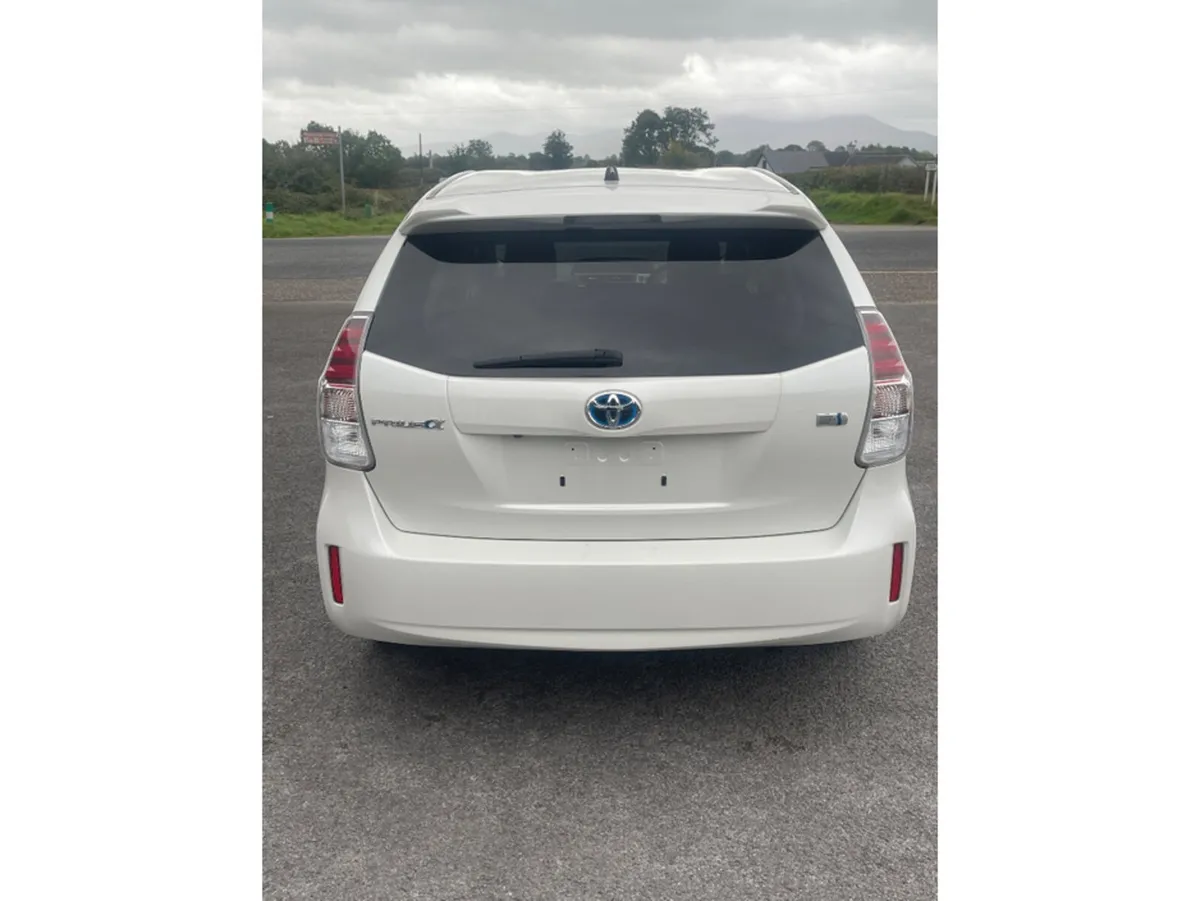 Toyota Prius Hatchback, Petrol Hybrid, 2016, White